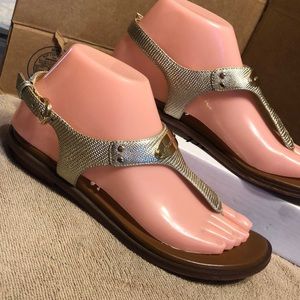 michael michael kors mk plate flat thong sandals